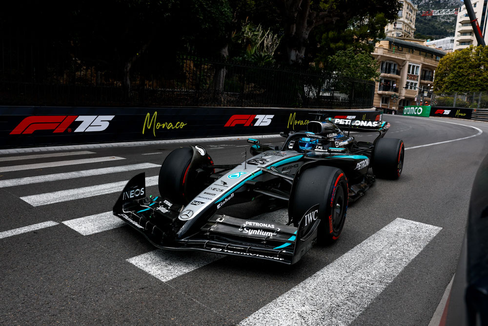 Αυτοκίνητο Formula 1 στην πίστα αγώνων.