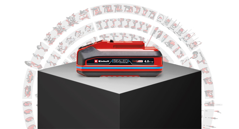 The Einhell SEALED battery Power X-Change 4.0 Ah on a black pedestal in front of a graphic background.